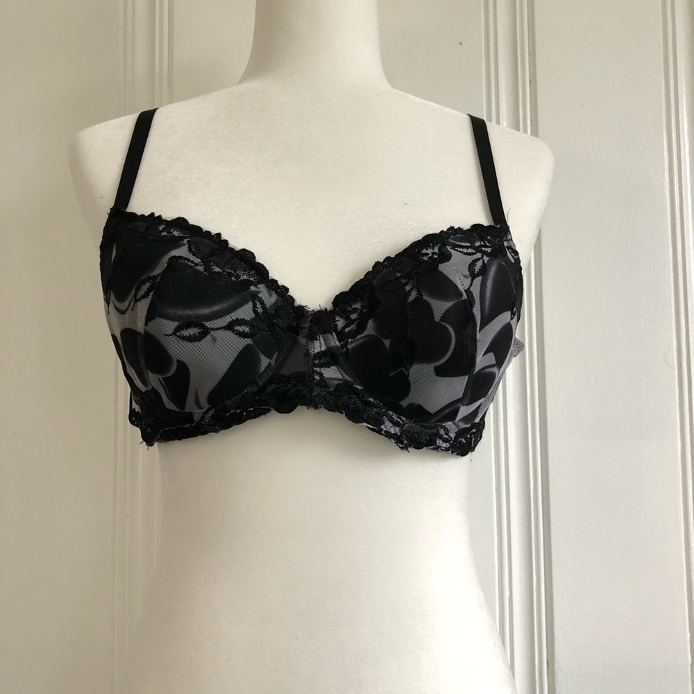 Black and gray print bra